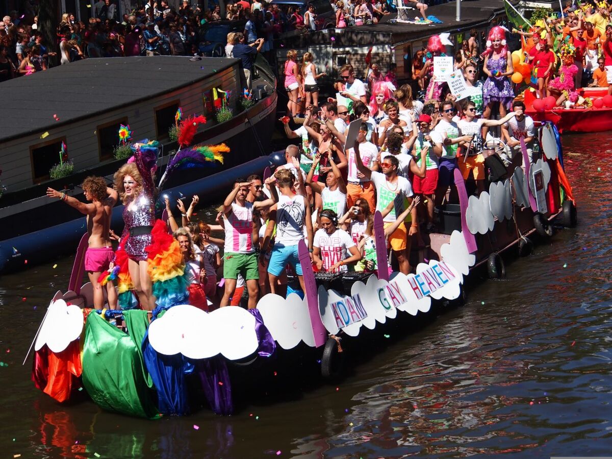 gay-pride-876077.jpg